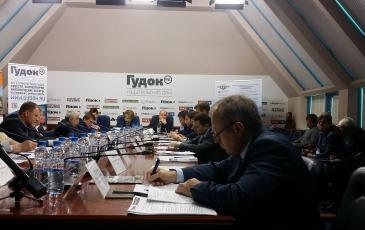 В заседании круглого стола принял участие Геннадий Короткин, председатель Совета директоров «ЭКОСПАС»
