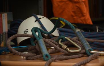 Альпинистское снаряжение, используемое спасателями Челябинского центра «ЭКОСПАС»