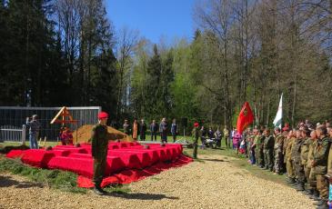 Траурная церемония в деревне Васильевское Тёмкинского района