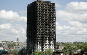 Сгорела дотла: в Лондоне пожар уничтожил жилую высотку