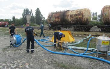 Сбор оборудования после окончания ликвидации разлива нефтепродуктов