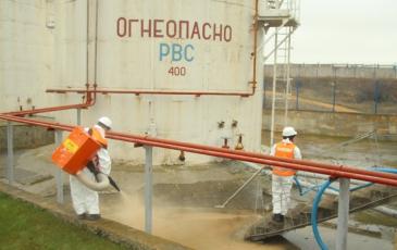 Работа Крымского отделения по распылению сорбента и сбору нефтешлама